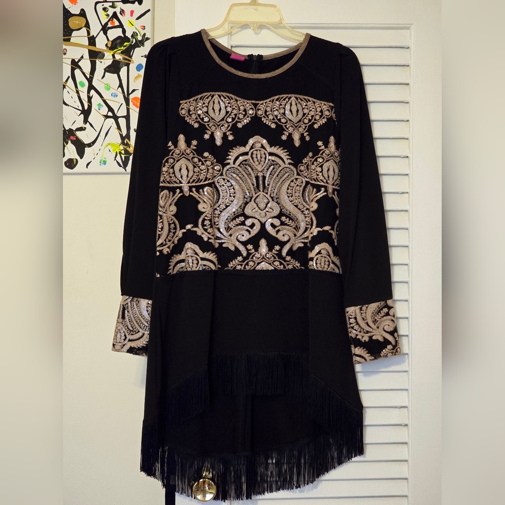 Save The Queen! Elegant Black and Gold Sequin Dress